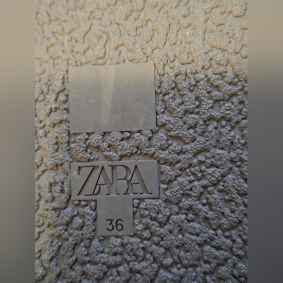 Zara Black Sandals with Gold Accent - Picture 3 of 3